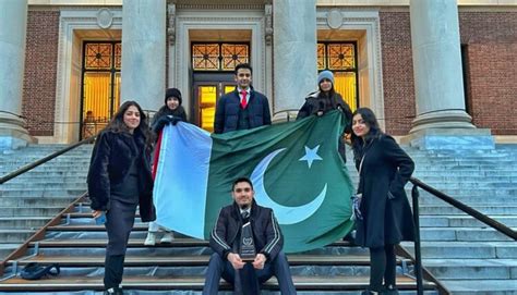 Le Concours de Débat International d'Oxford: Un Triomphe Audacieux et Inspirant pour la Jeunesse Pakistanaise