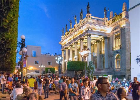 Le Festival Cervantino de Guanajuato 2017: Un hommage éclatant à la créativité et l'héritage culturel mexicains.